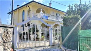 detached villa To rent and for sale Pietrasanta : detached villa  To rent and for sale  Pietrasanta