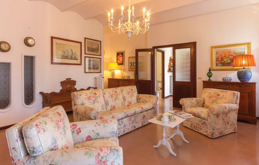  : two-family house  For sale  Lido di Camaiore