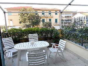 Lido di Camaiore (6 Pax) Apartment in front of the sea : apartment  To rent and for sale  Lido di Camaiore
