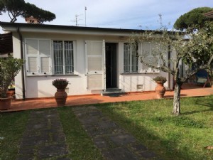 two-family house to rent Lido di Camaiore : two-family house with garden to rent lido di camaiore Lido di Camaiore