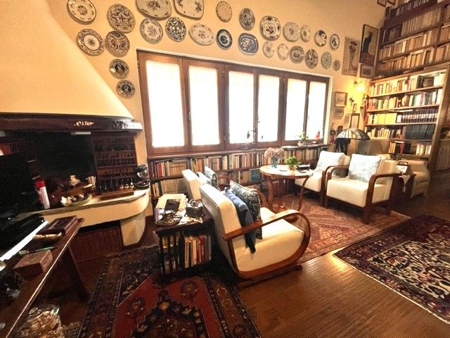 Pietrasanta collina villetta vista mare