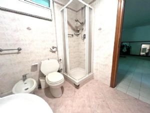 Lido di Camaiore 150 metri dal mare seminterrato C/2 : appartamento In vendita  Lido di Camaiore