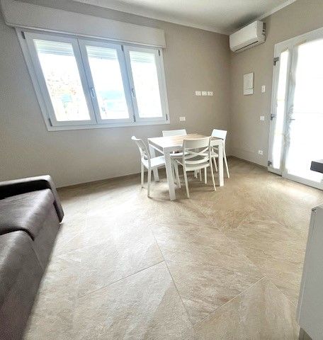 Appartamento in stabilimento balneare con piscina e posto auto  : appartamento  In vendita  Lido di Camaiore