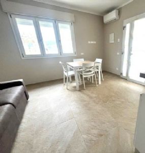 Appartamento in stabilimento balneare con piscina e posto auto  : appartamento In affitto  Lido di Camaiore