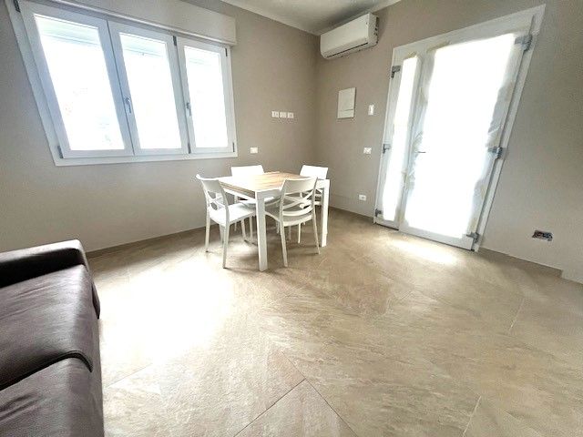 Appartamento in stabilimento balneare con piscina e posto auto  : appartamento  In vendita  Lido di Camaiore