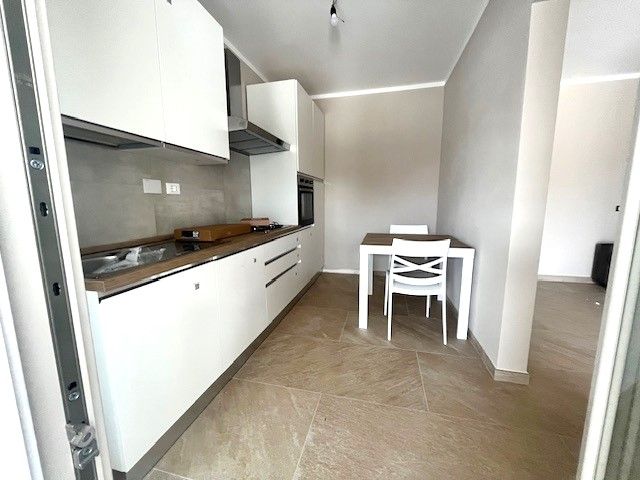 Appartamento in stabilimento balneare con piscina e posto auto  : appartamento  In vendita  Lido di Camaiore