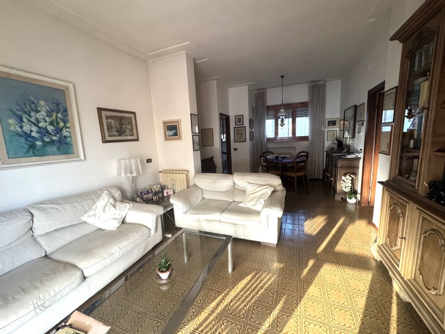 Appartamento con terrazza abitabile : appartamento  In vendita  Lido di Camaiore