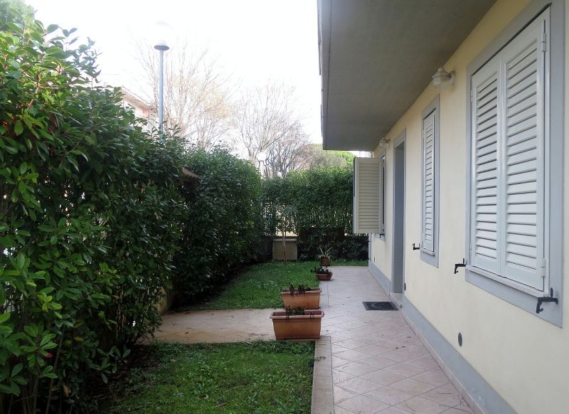 Lido di Camaiore, Apartment with garden (6 Pax)