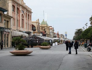 Viareggio, Passeggiata cedesi licenza negozio : speciale azienda  in vendita Passeggiata Viareggio